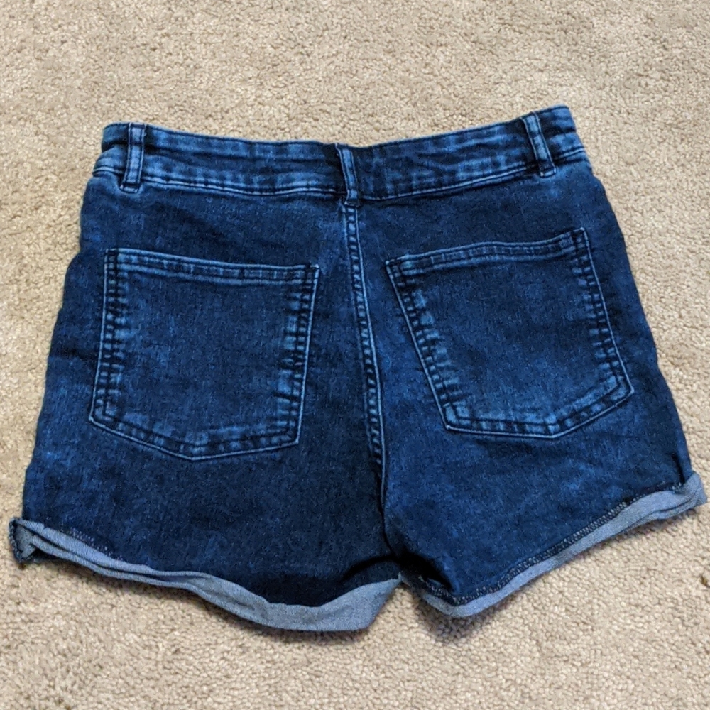 H&M Shorts - Picture 2 of 2
